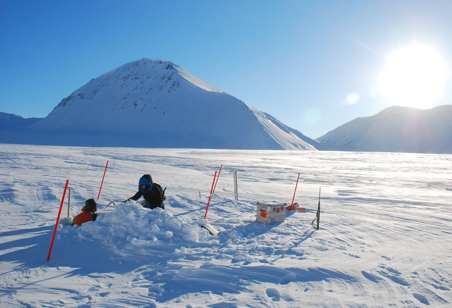 Accampamento e rilievi scientifici sui ghiacciai artici